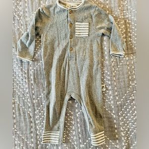 NWT Rabbit + Bear Organicsweet cozy grey onesie (no footies)